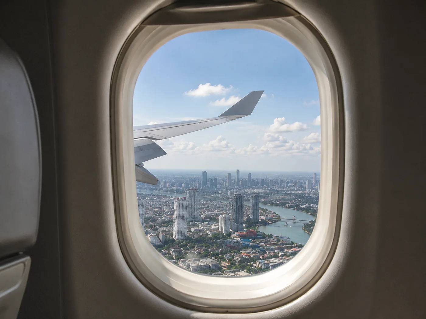 日本からバンコクへ|旅行・短期滞在でのアートメイク(機窓からのバンコク)